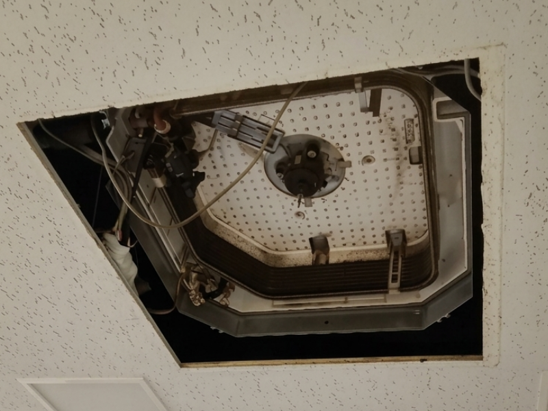 業務用エアコン分解